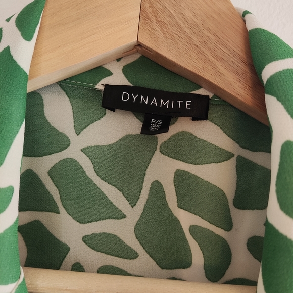 Dynamite Green Giraffe Print 2 Piece Set - Picture 4 of 8